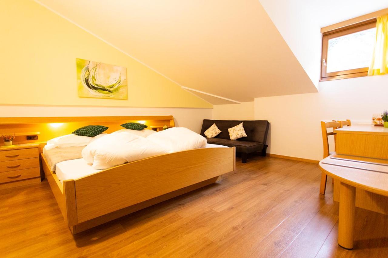 Almhotel Bergerhof Sarentino Exterior photo